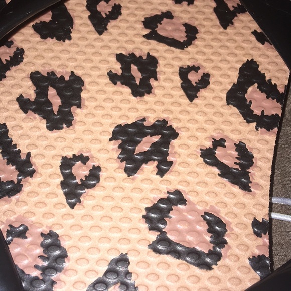 Personal Identity Cheetah Fiji Flip Flops NWT - Picture 7 of 8